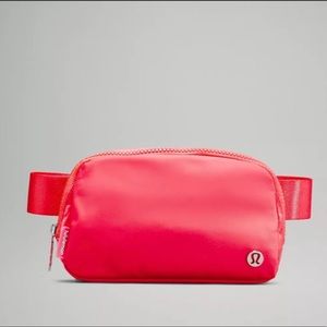 NWT Lululemon Everywhere Belt Bag